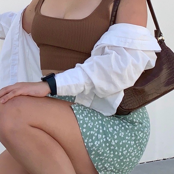 Glassons green sage white floral mini skirt with slit - Picture 5 of 9